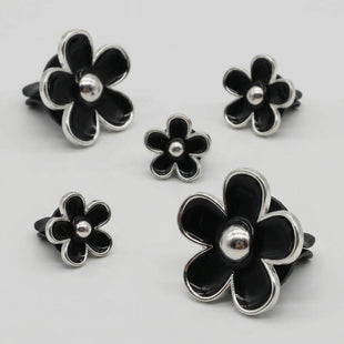 4pcs Cute Daisy Flowers Car Air Freshener Vent Clips Girly Flowers Car Accessories for Women 4 Sizes Sparkle Black Silver Flower Car Vent Clips Refillable Clips On Car Diffuser